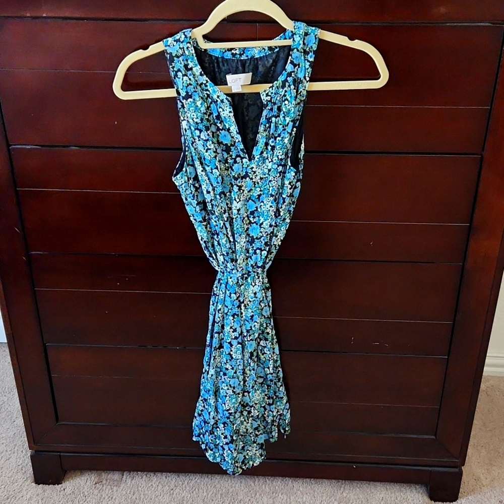 Loft sleeveless V-neck floral tie-waist dress